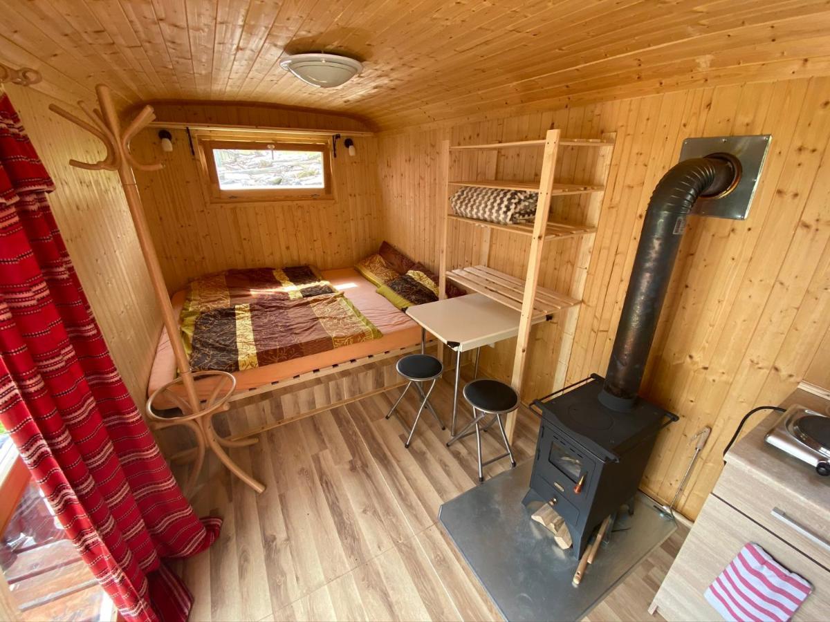 Maringotka Na Samote Na Kozi Farme Pobezovice Exterior foto